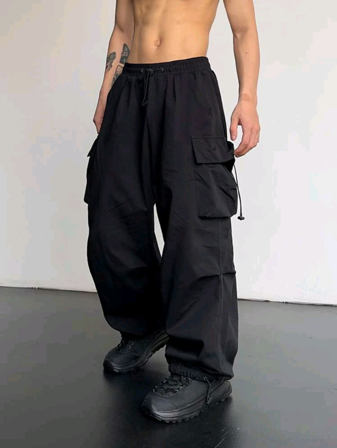 Men's wide cargo pants